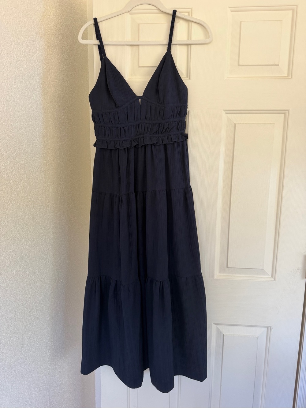 En Saison Navy Spaghetti-Strap Tiered Midi Dress